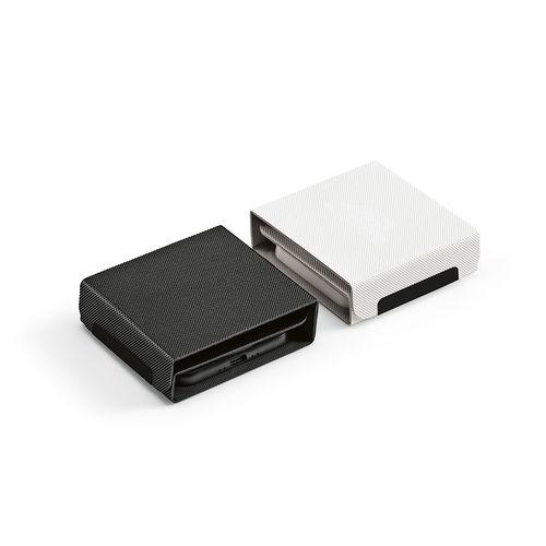 black Cargador inalámbrico Linnaeus; de rPU, 15 W. Puerto USB-C