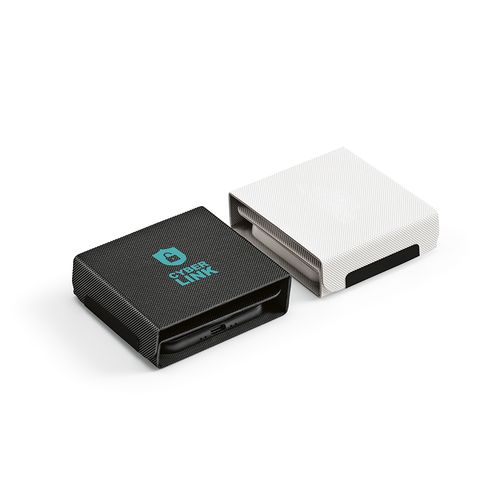 black Cargador inalámbrico Linnaeus; de rPU, 15 W. Puerto USB-C