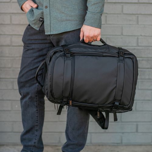 black Mochila Galindo 22 L de rPET. Asa lateral. Portátil de 17