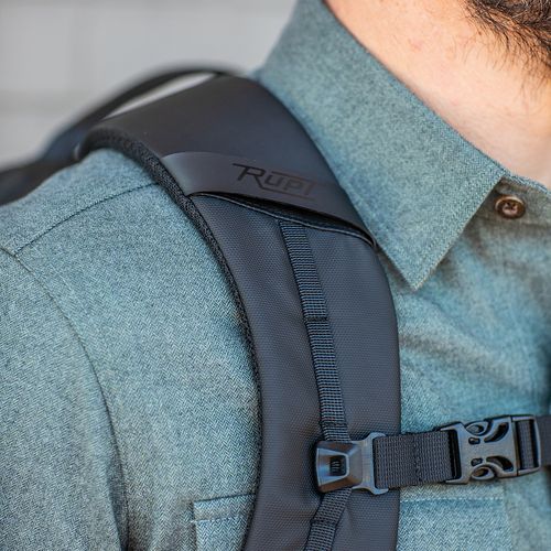 Mochila Galindo 22 L de rPET. Asa lateral. Portátil de 17