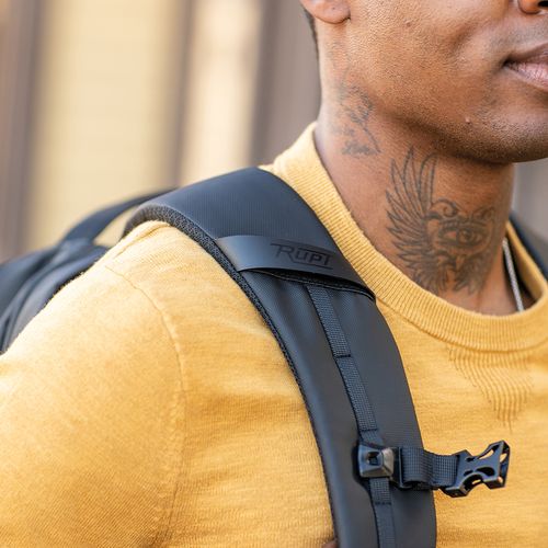 Mochila Galindo 22 L de rPET. Asa lateral. Portátil de 17