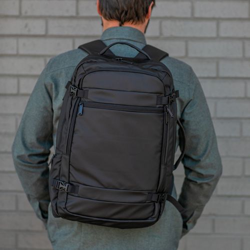 black Mochila Galindo 22 L de rPET. Asa lateral. Portátil de 17