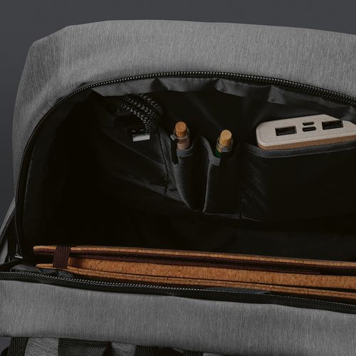 Mochila Madrid de 22 L, de nailon reciclado y rPET. PC de 17
