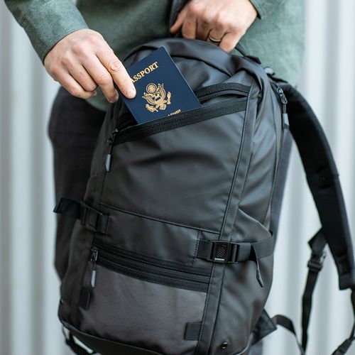 Mochila Rivin 18L de rPET. Reflectante. Portátil de 17