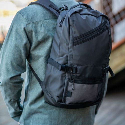 Mochila Rivin 18L de rPET. Reflectante. Portátil de 17