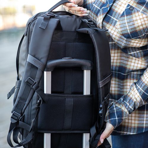 Mochila Rivin 18L de rPET. Reflectante. Portátil de 17