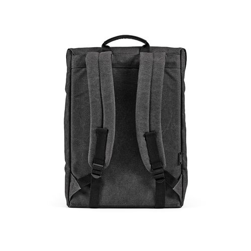 black Mochila Prague de 25 l de rCotton. Cierre de gancho. PC de 17