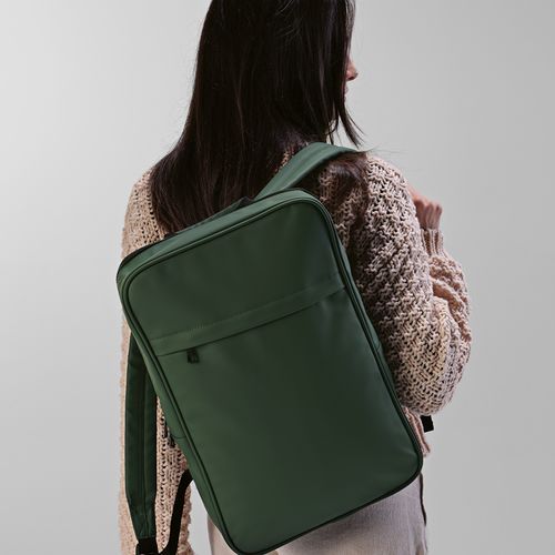 Mochila Amsterdam de 16 l fabricada en  rPU y rPET .  Para PC 17