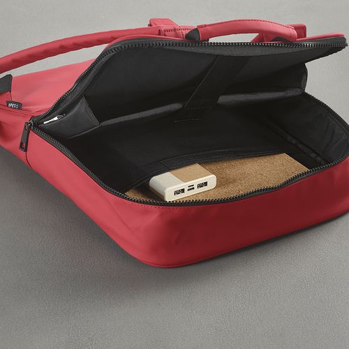 Mochila Amsterdam de 16 l fabricada en  rPU y rPET .  Para PC 17