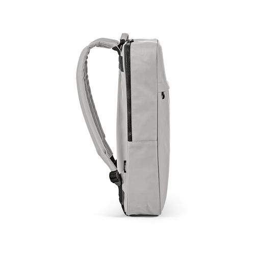 Mochila Amsterdam de 16 l fabricada en  rPU y rPET .  Para PC 17