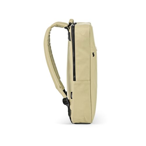 Mochila Amsterdam de 16 l fabricada en  rPU y rPET .  Para PC 17