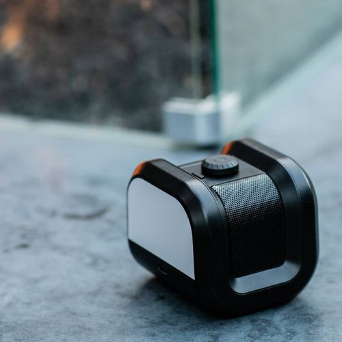 black Altavoz Boomz: rABS, 800 mAh. 5 horas playtime. 5W y sistema TWC