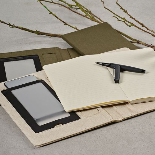 Carpeta Eliot A5 de rCotton. Bloc de 64 hojas FSC y cierre de rPU