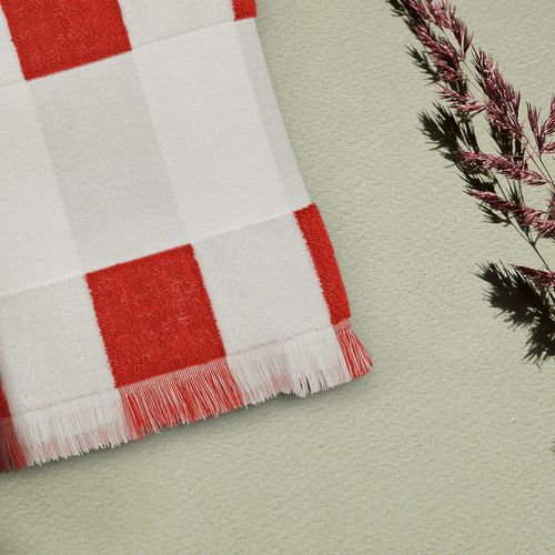 Toalla Amadeo; de algodón reciclado de 450 gsm. Made in Portugal