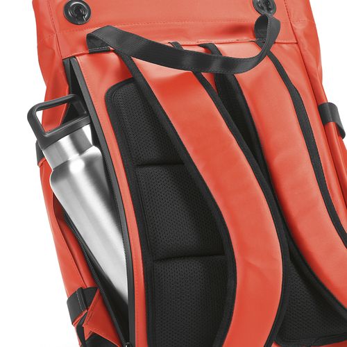 red Mochila Wellington; 21 L de rPET. Cierre magnético. PC de 17