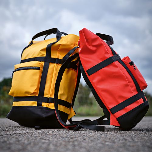 red Mochila Wellington; 21 L de rPET. Cierre magnético. PC de 17