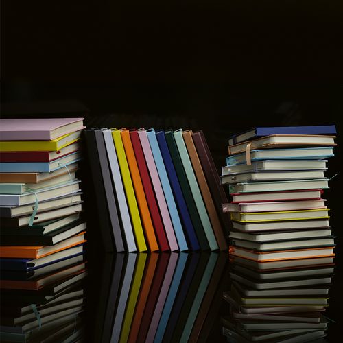 Libreta Marquez A5 de tapa dura;  196 hojas recicladas de 70 gsm