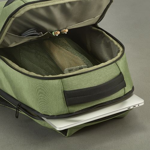 Mochila New York de 20 l, de rNailon y rPET. Portátil de 17
