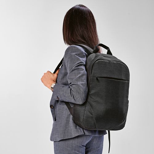 black Mochila Vilnius de 18 l de rPET. Bolsillo frontal. Para PC de 17
