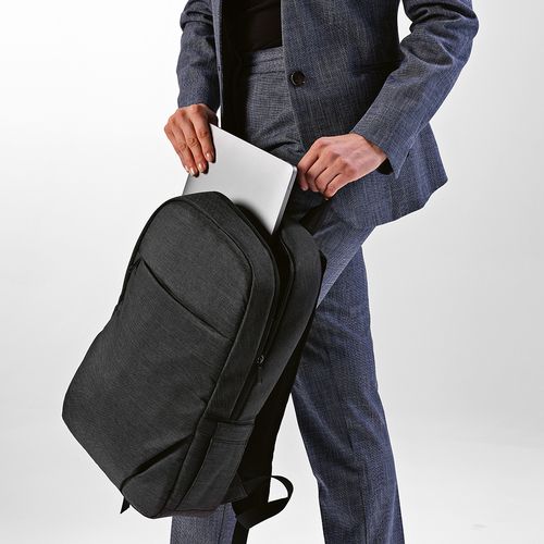 black Mochila Vilnius de 18 l de rPET. Bolsillo frontal. Para PC de 17