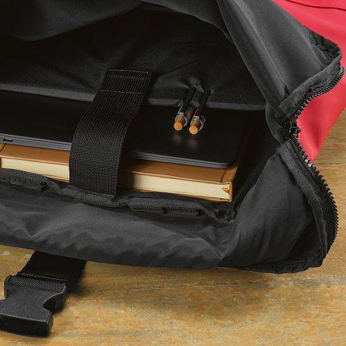 burdeos Mochila Milan; 24L fabricada en rPU y rPET. Para portátil de 17