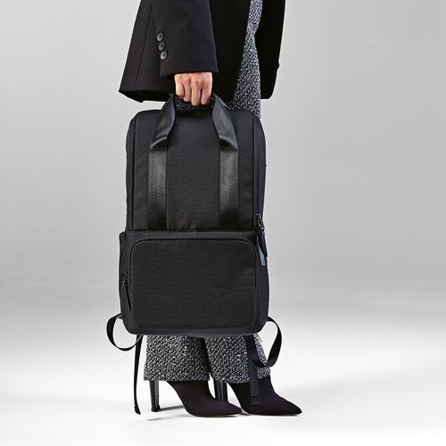 black Mochila Bucharest de 18 l de rPET. Para portátil de 15,6
