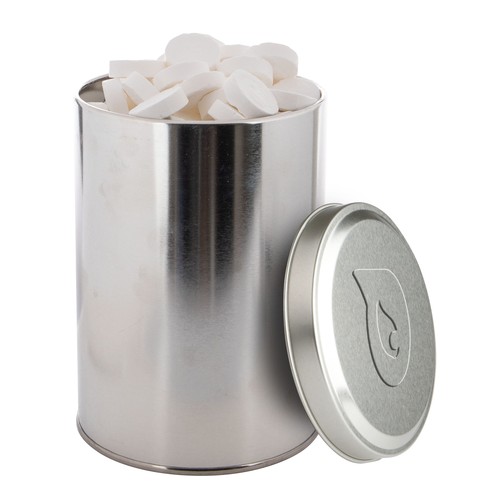Groot blik met embossing en gevuld met snoep