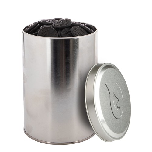 Groot blik met embossing en gevuld met snoep