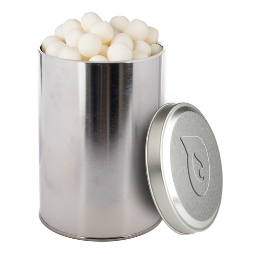 Groot blik met embossing en gevuld met snoep