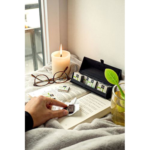 Coffret Délicatesse personnalisé 20 carrés de chocolat avec bagues personnalisées thumbnail 6