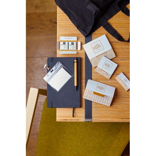 Pochette personnalisée recto-verso 2 carrés de chocolat noir avec bagues personnalisées thumbnail 7