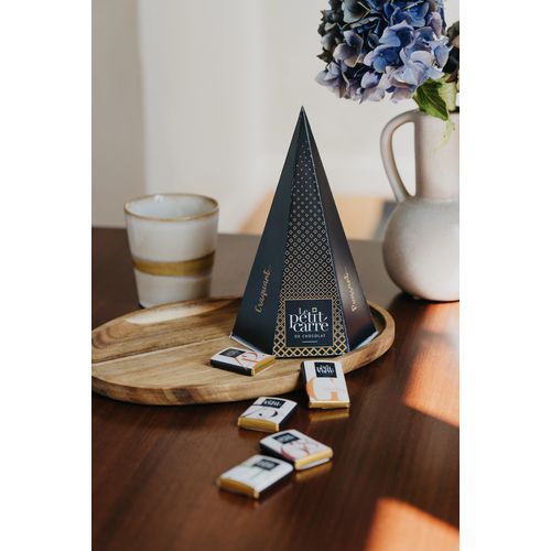 Pyramide personnalisée 10 carrés de chocolat avec bagues personnalisées thumbnail 5