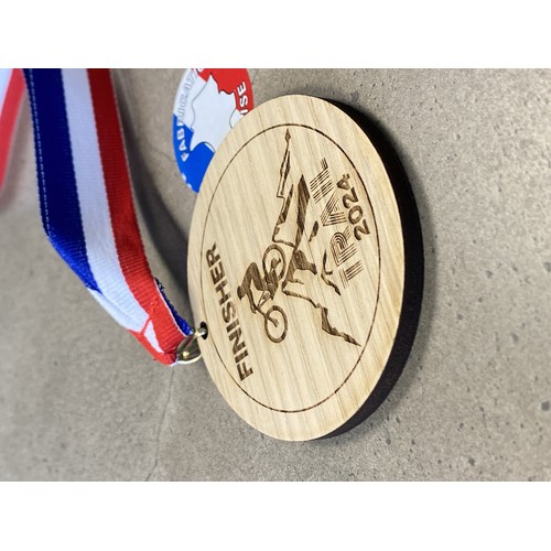 Médaille en bois Made in France personnalisée