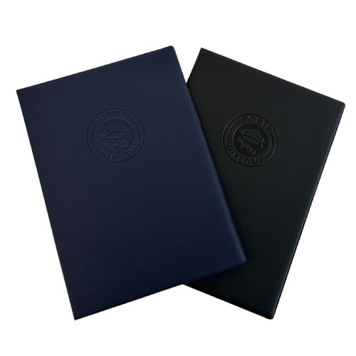 PORTE-DIPLOME 2 VOLETS
Matière Gomme Soft PVC 
Élégant et résistant ! - 1