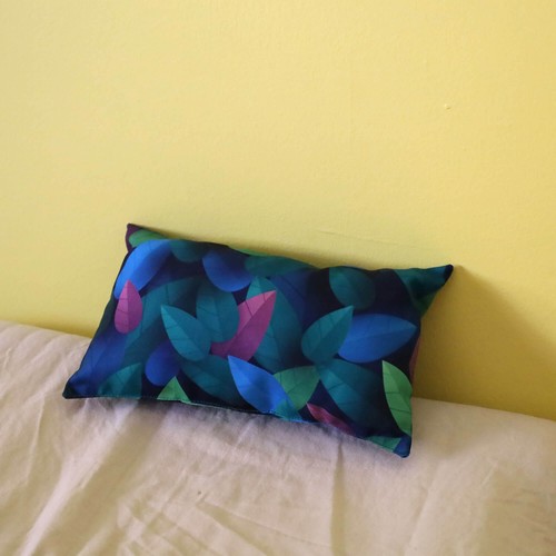 Coussin en polyester RPET avec rembourrage. Impression en qu