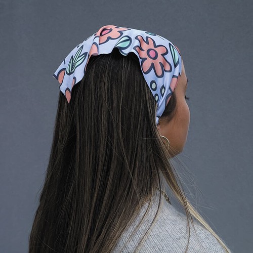 ÉCHARPE TRIANGULAIRE AVEC ÉLASTIQUE RÉGLABLE POUR TÊTE INCLS