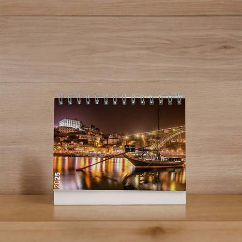 Calendrier de bureau à spirale moyen avec 13 feuilles recto