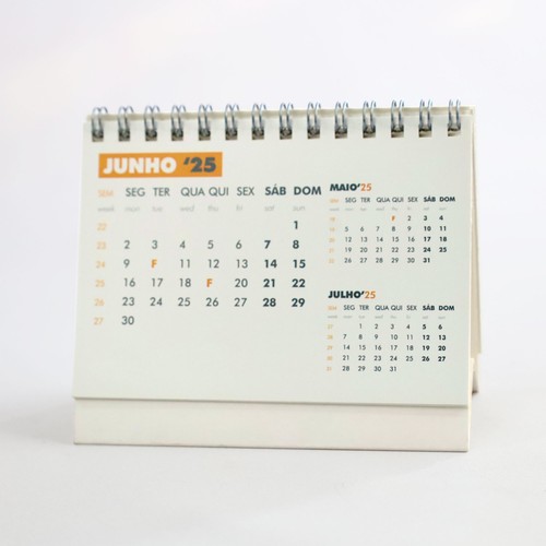 Calendrier de bureau à spirale moyen avec 13 feuilles recto thumbnail 4