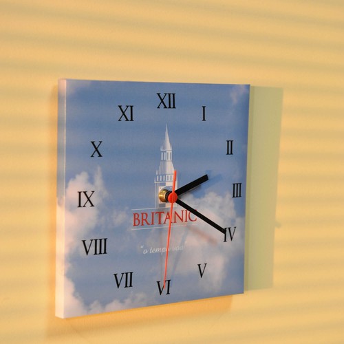 Petite horloge murale pp, quatre couleurs