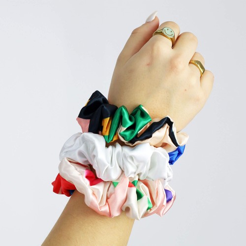 Élastique à cheveux en satin avec impression quadrichromique thumbnail 7