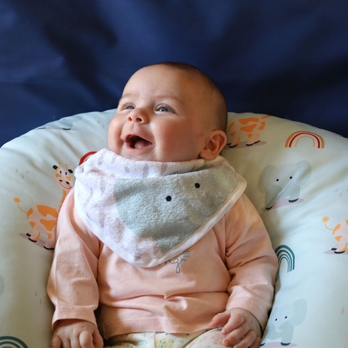 TOALLA DE TELA PERSONALIZABLE BABERO TRIANGULAR