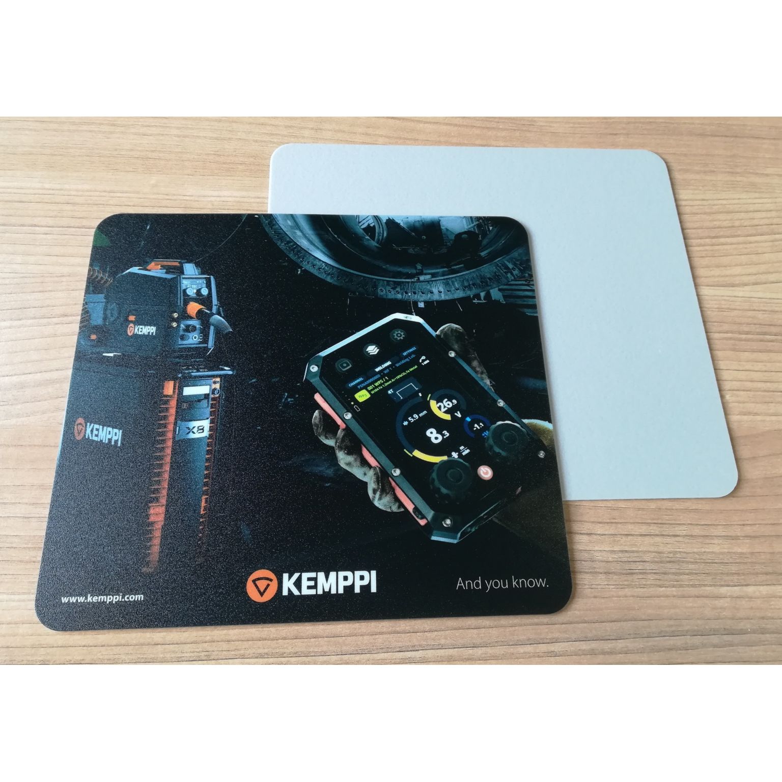 Tapis de souris collé, coupé et personnalisé